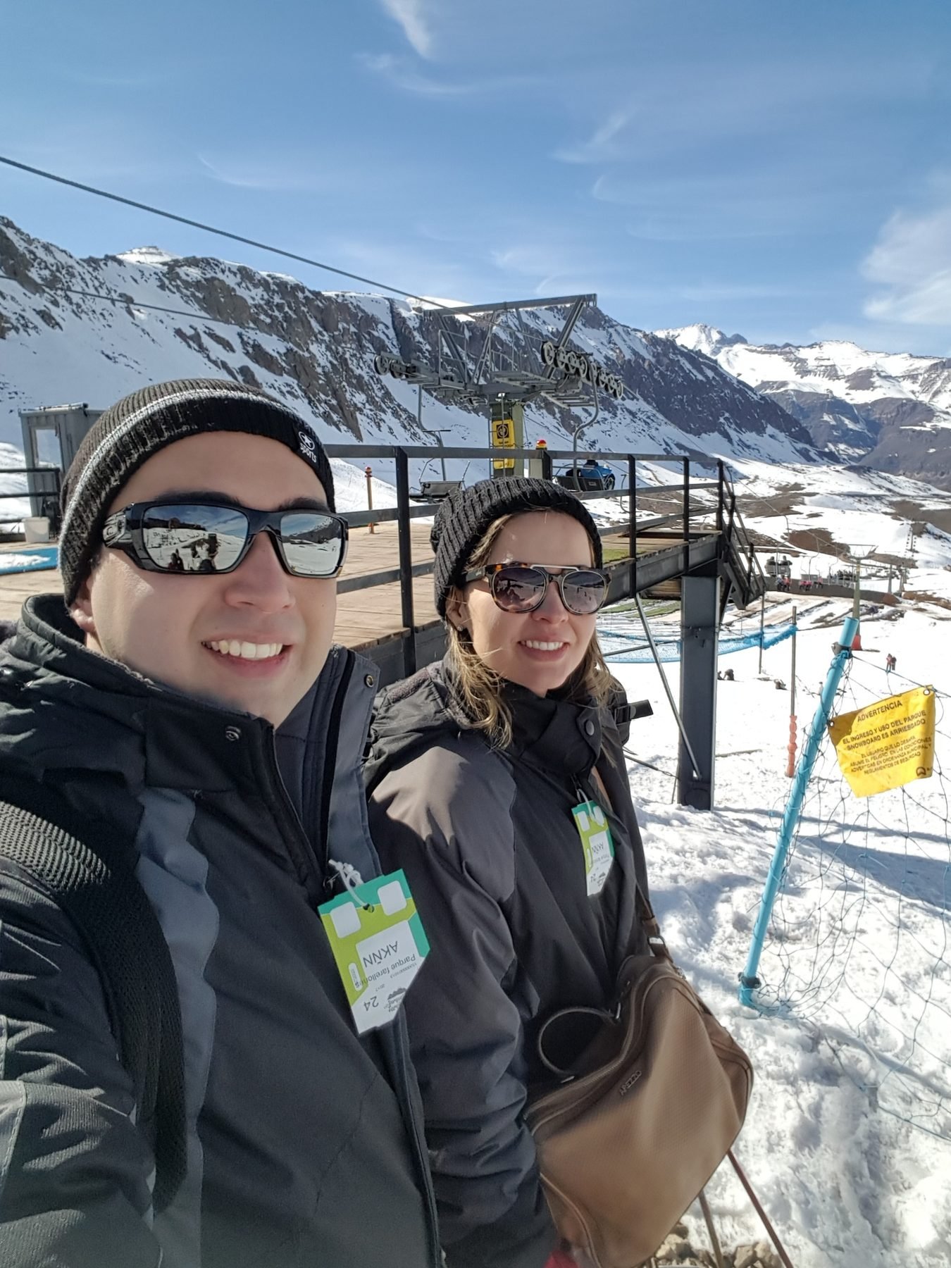 Bruno e Nordana na neve, nas montanhas
