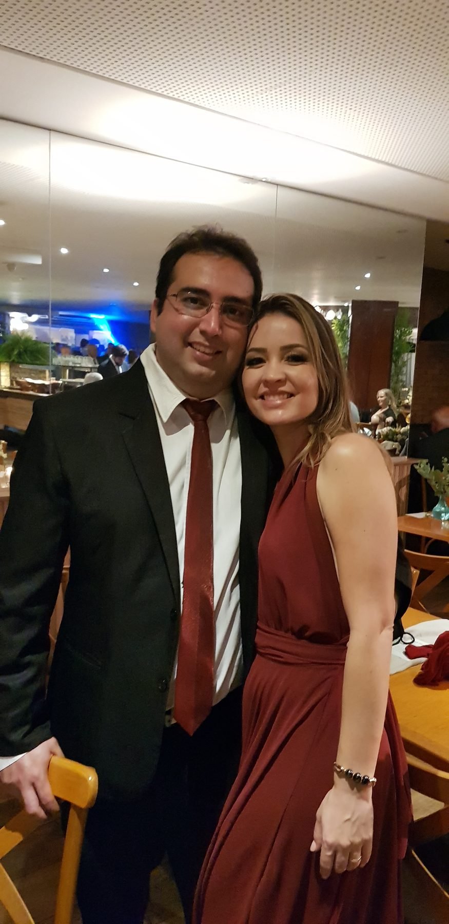 Bruno e Nordana elegantes em uma festa